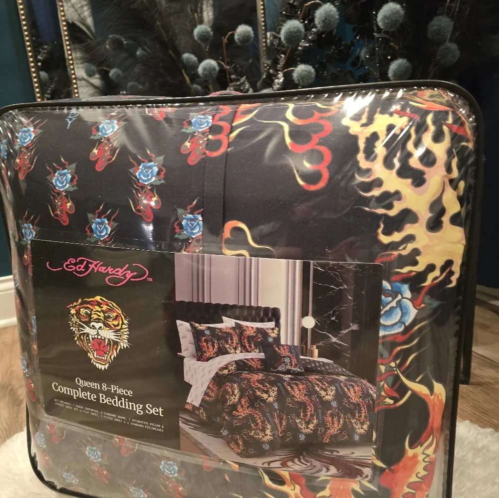 Ed Hardy Hot Flames Tattoo Roses QUUEN 8 piece complete Bedding set new